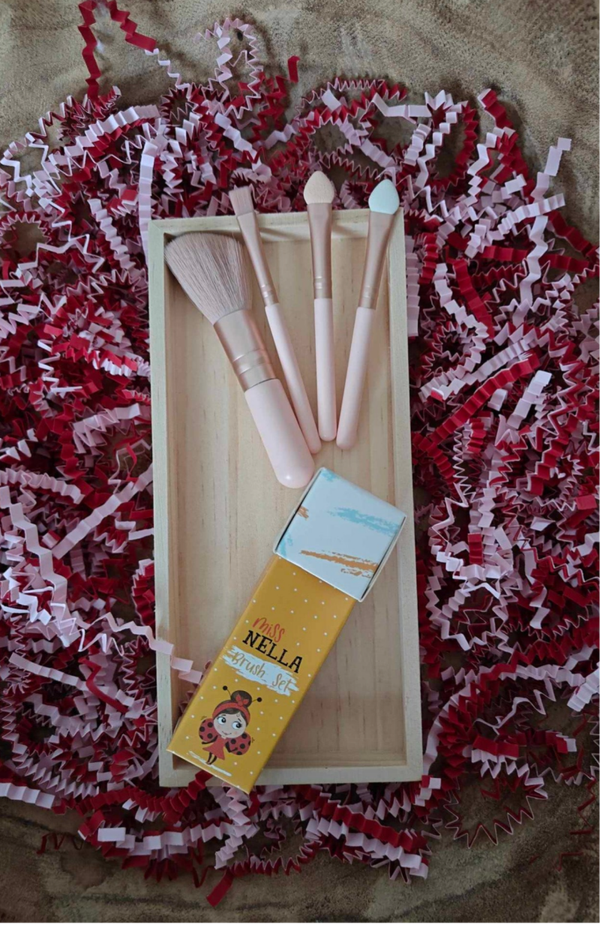 Miss Nella Brush Set