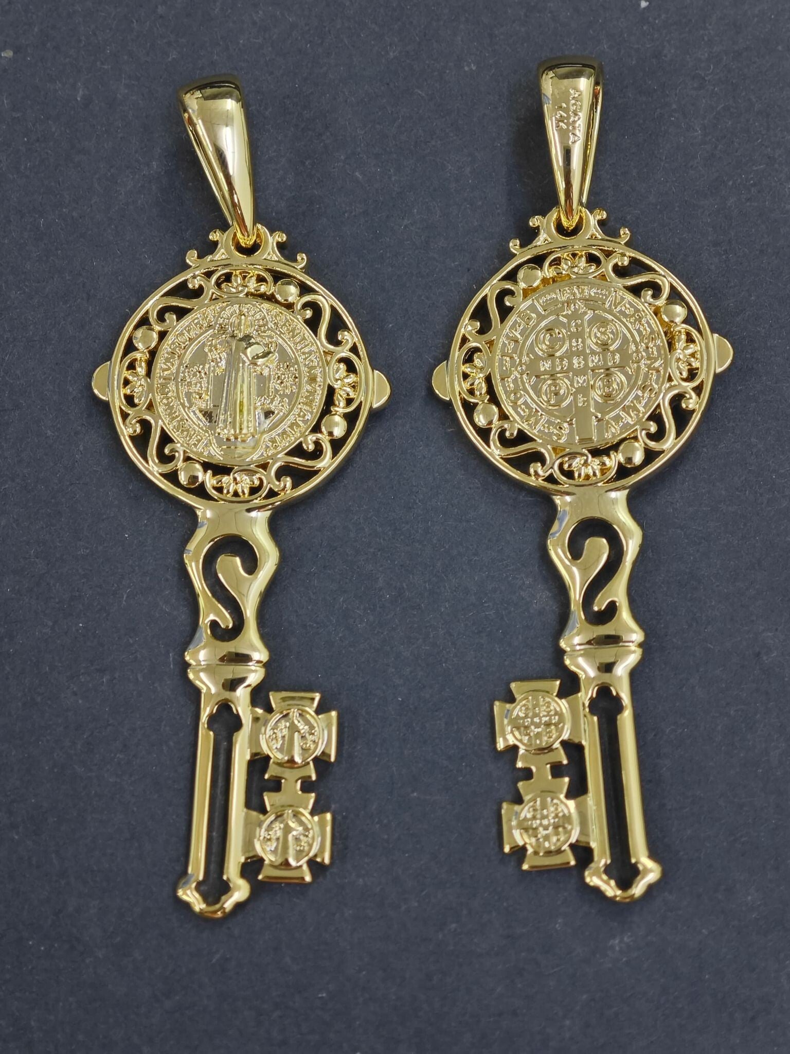 Dije llave de san benito