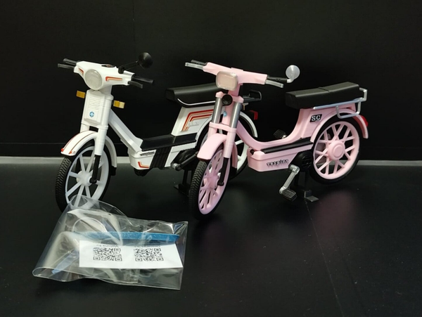 MAQUETA VESPINO SC ROSA Y ALX BLANCO CON LUZ
