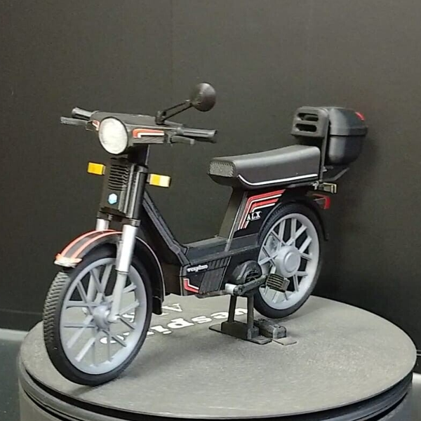 Maqueta vespino ALX escala 1/10 personalizada