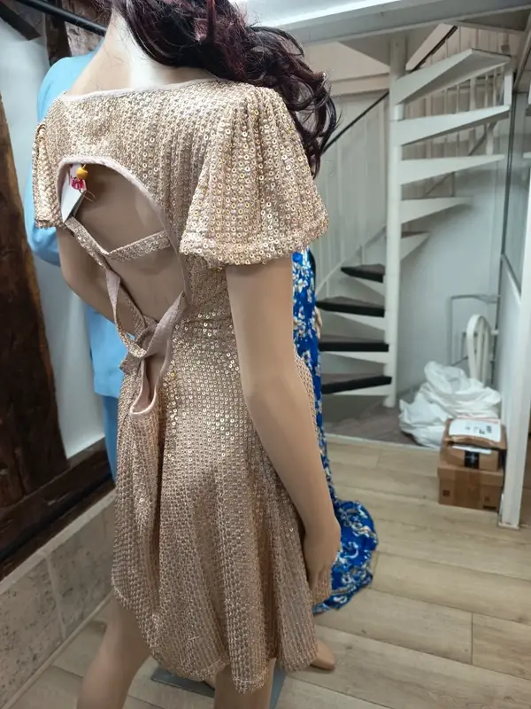 Robe de soirée courte en sequins