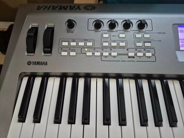 CLAVIER YAMAHA MM6