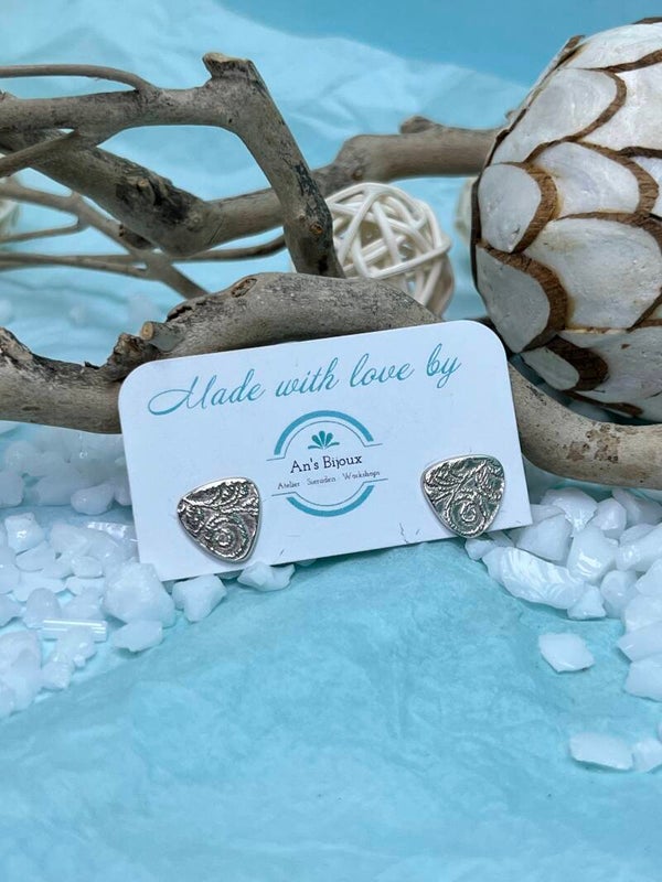 Oorbellen: stekers driehoeken