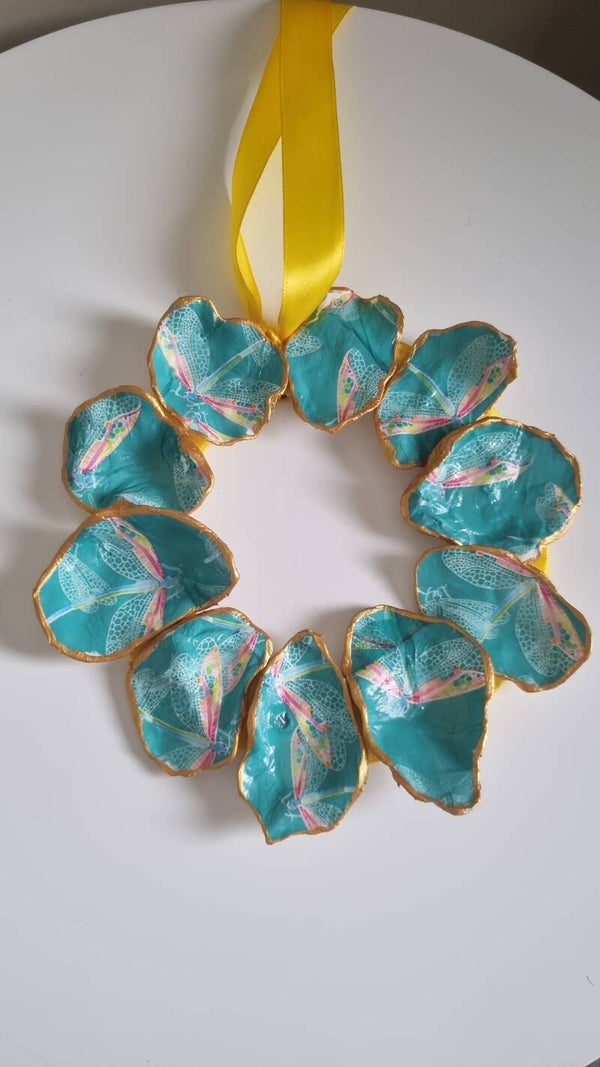 Small oyster shell wreath