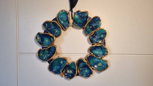 Medium oyster shell wreath