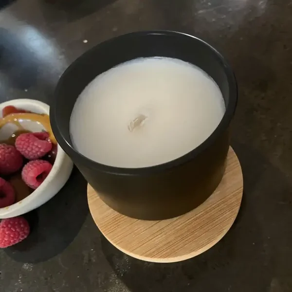 Bougie Parfumée "Délice Framboise Caramel" – 80g