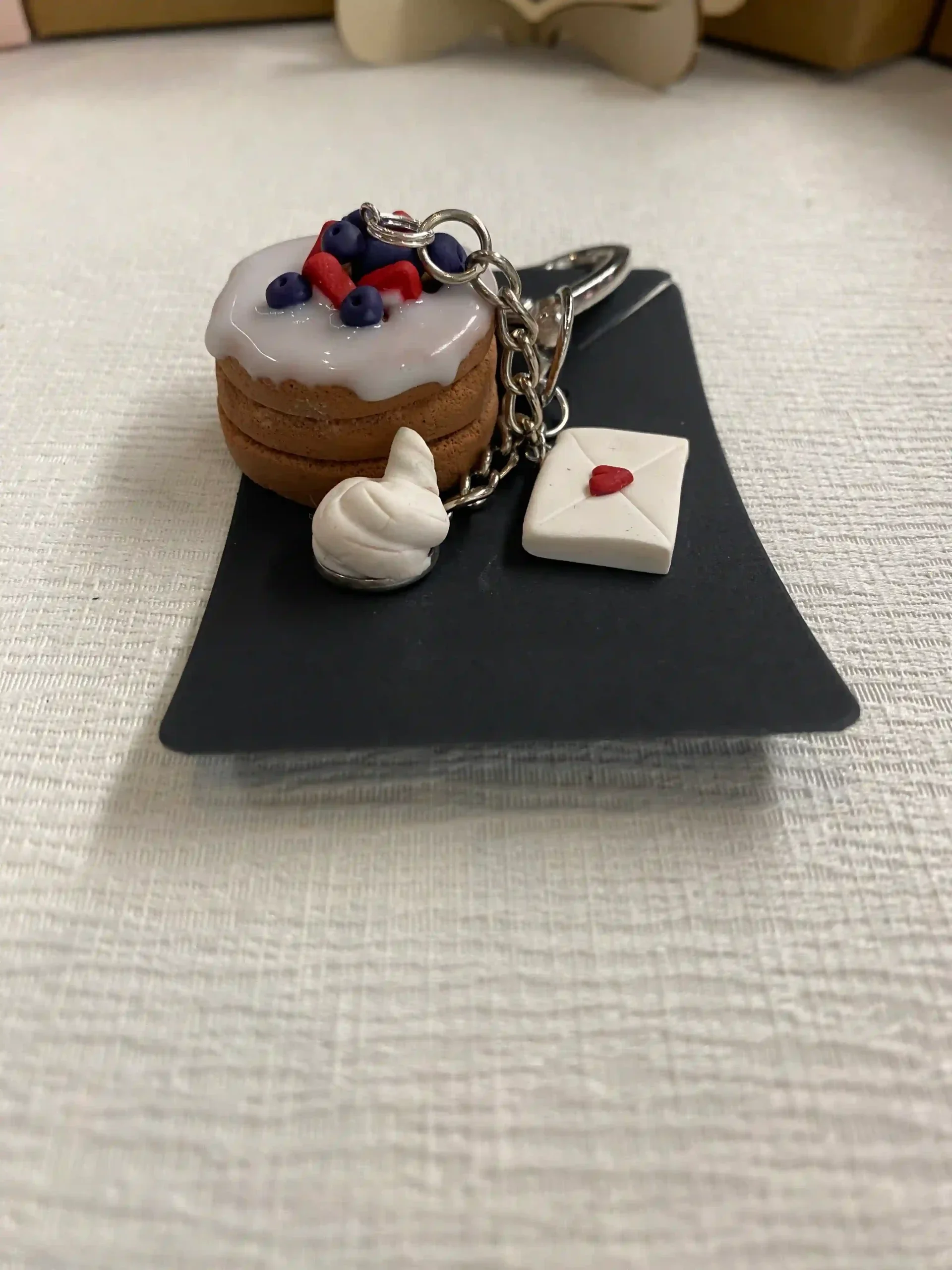 Charm’s Bag Gourmand – Gâteau, Chantilly & Lettre d’Amour