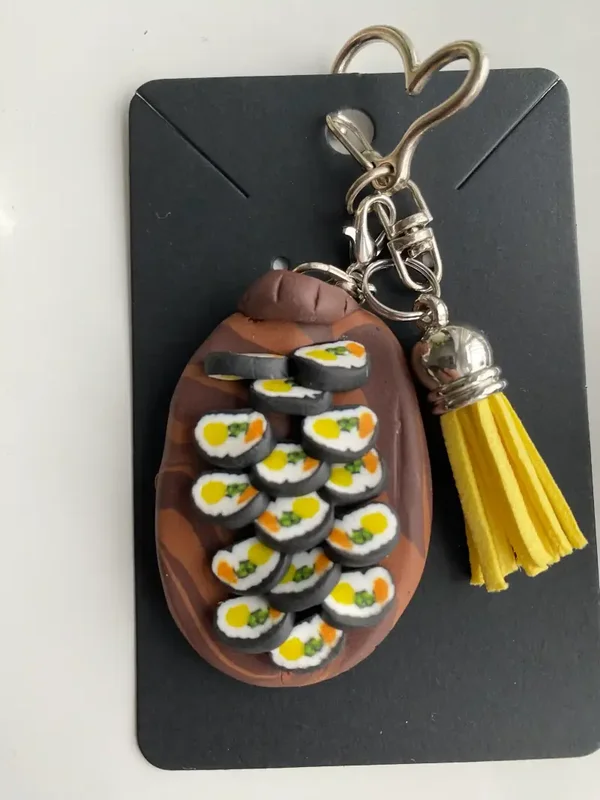 Bag Charm Plateau de Sushi – Bijou de sac artisanal en Fimo fait main