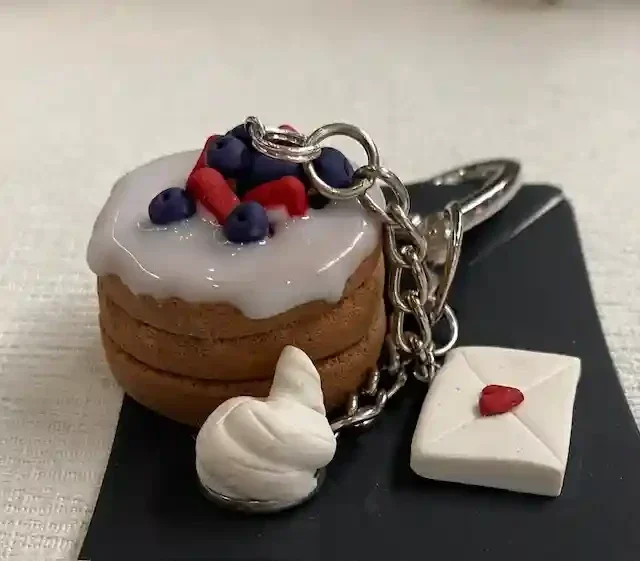 Fait main, fait pour toi. Glisse un charm's dans ta vie et souris à chaque fois que tu ouvres ton sac.