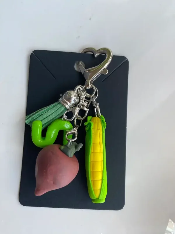 Charm' Fimo fait main — Maïs & Oignon | Accessoire artisanal La Chaux-de-Fonds