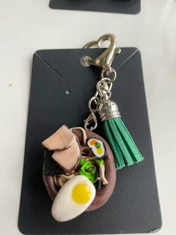 Bag Charm Bol de Ramen Brun – Bijou de sac artisanal en Fimo fait main