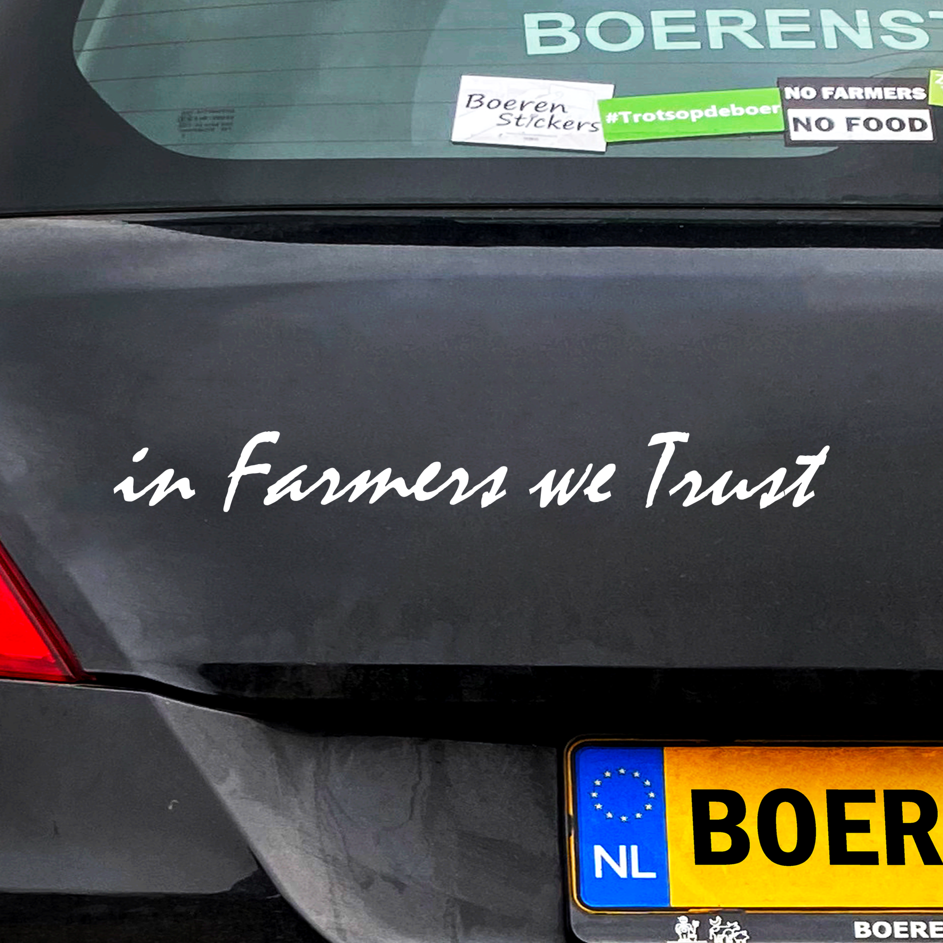 In Farmers We Trust | Raamsticker