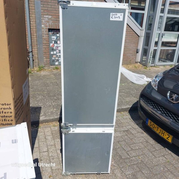 Inbouw koelkast  deur op deur  model