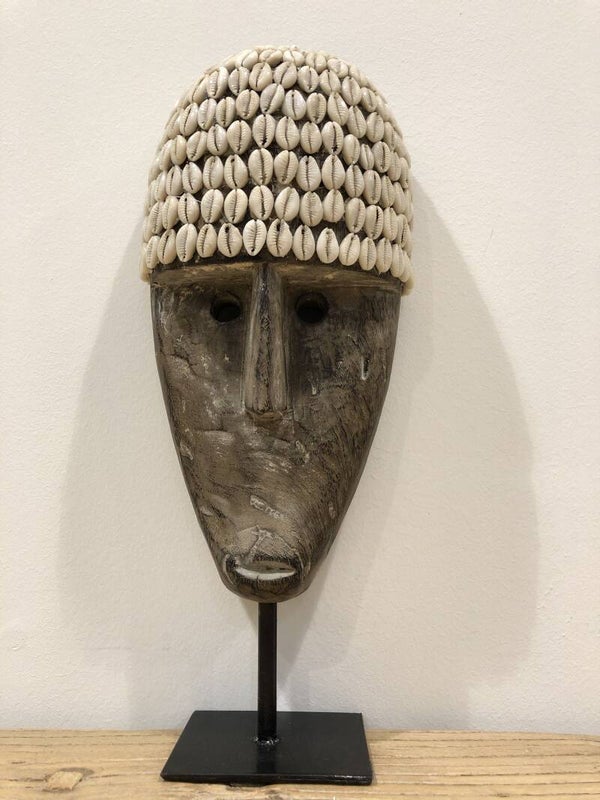 Mask wood + Shell.   Free delivery.  Gratis verzending.