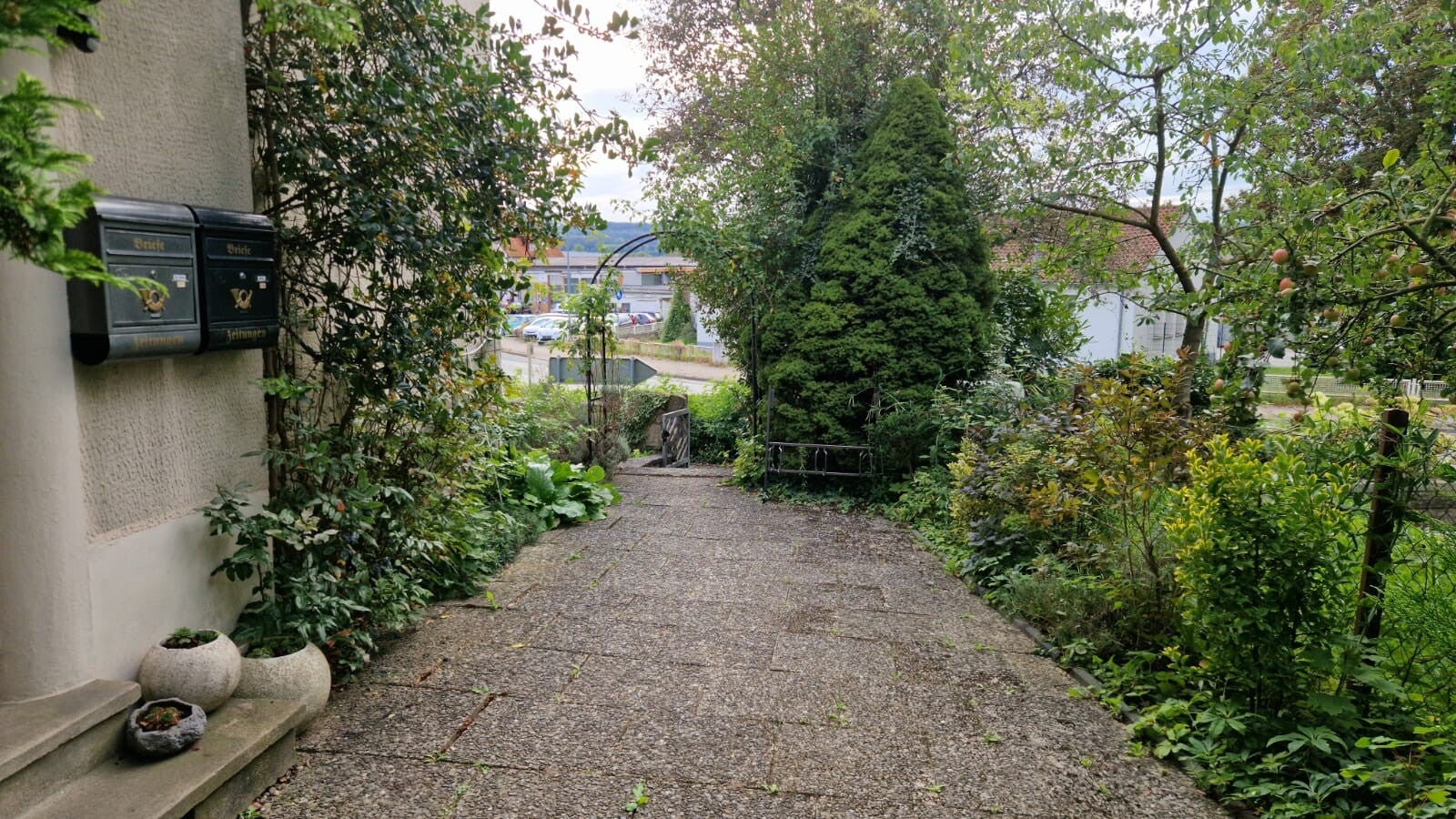 vorgarten-ansicht-2-standard.jpg