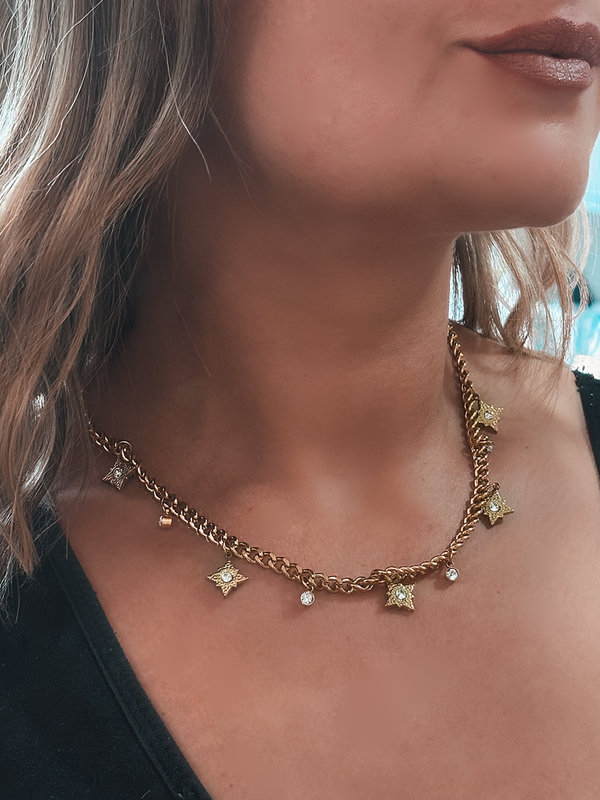 Collier doré étoile