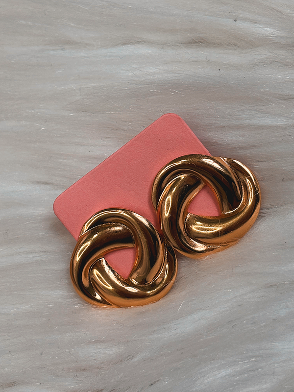 Boucle d’oreille nouée