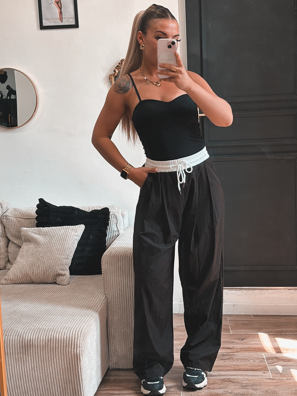 Pantalon noir avec élastique blanc