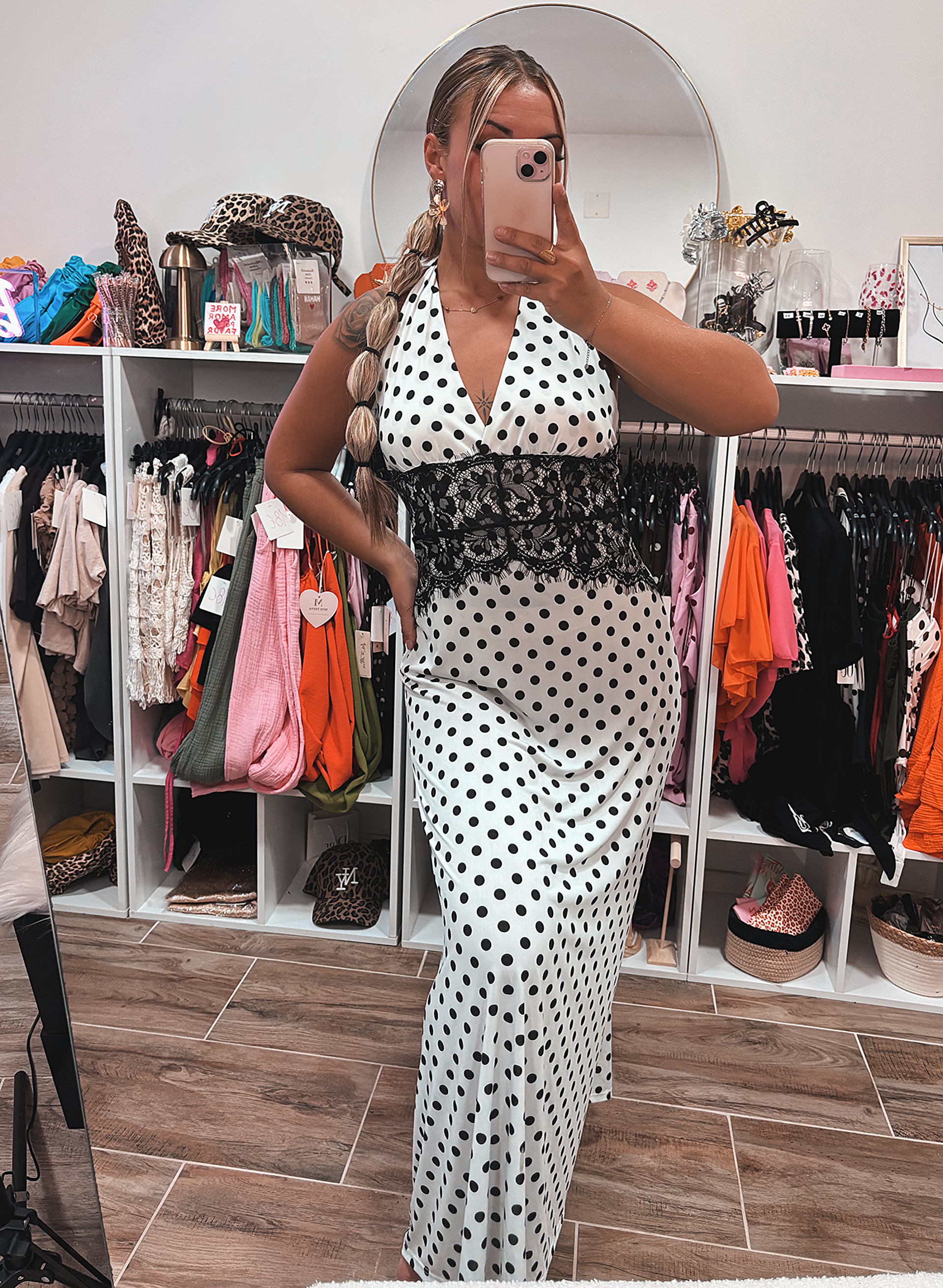 Robe longue à pois et dentelle