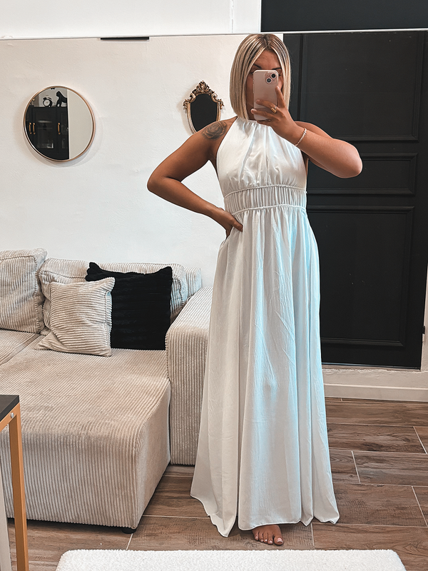 Robe longue ras de cou blanche