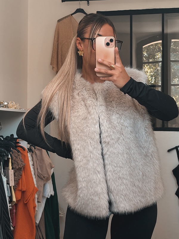 Manteau en fourrure beige