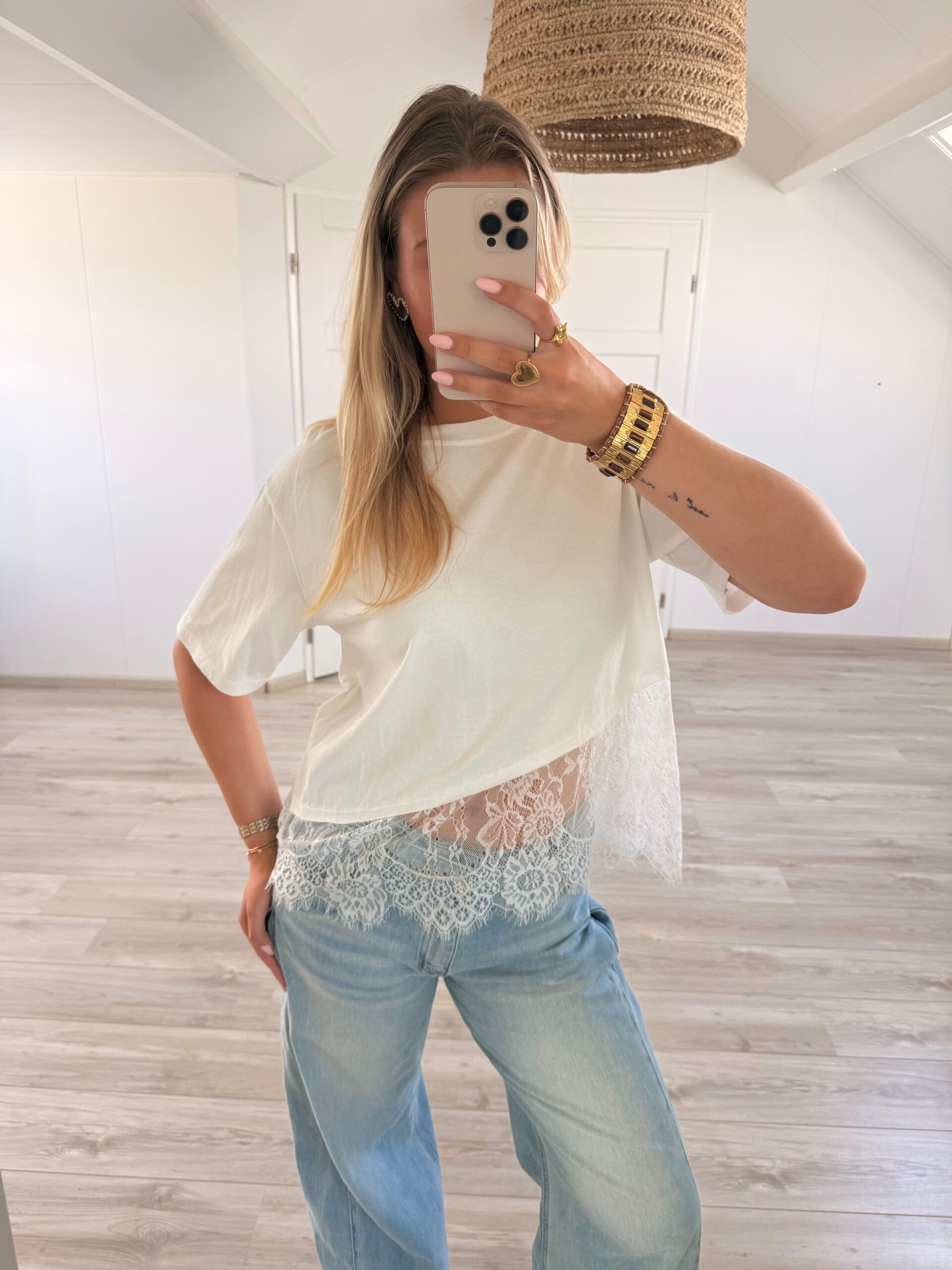 T-shirt ★ White lace