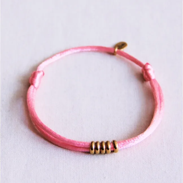 Satijn armbandje met ringen – roze/goud