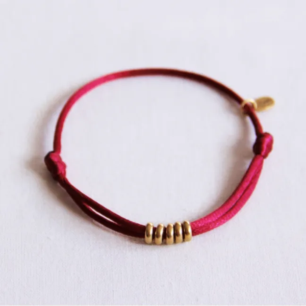 Satijn armbandje met ringen – bordeaux/goud