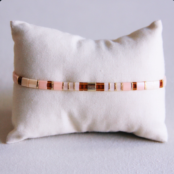 Tilabead armbandje - cognac/zalm/goldplated