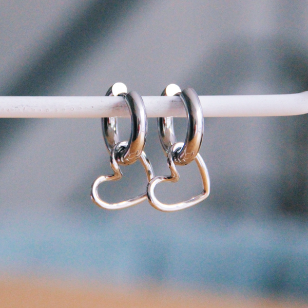 Brede creool met open hart - zilver