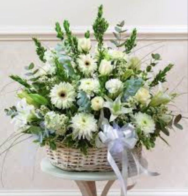 Bloemcompositie wit in een maand