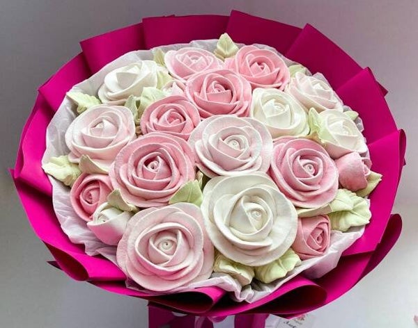 Groot boeket marschmallow rozen