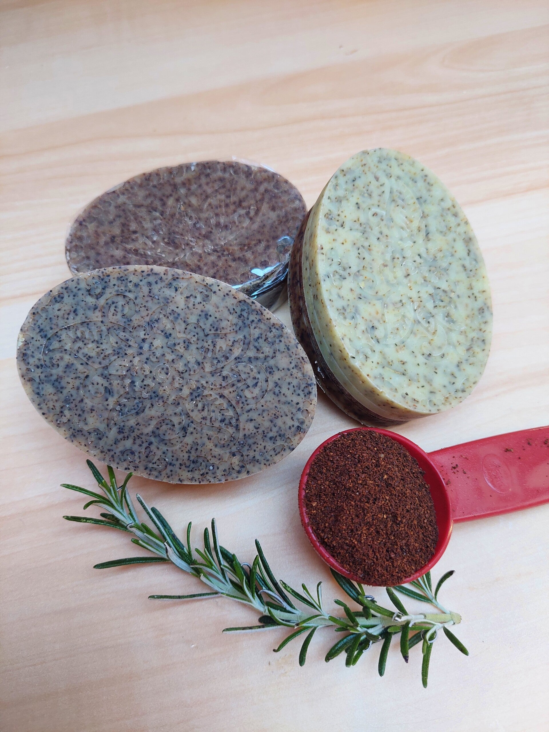 Gärtnerseife & Handwerkerseife | Handgesiedete Naturseife mit Avocadoöl und natürlichem Peeling ÜF: 10%, Frischegewicht 75 g, 113 € / kg, verschiedene Varianten