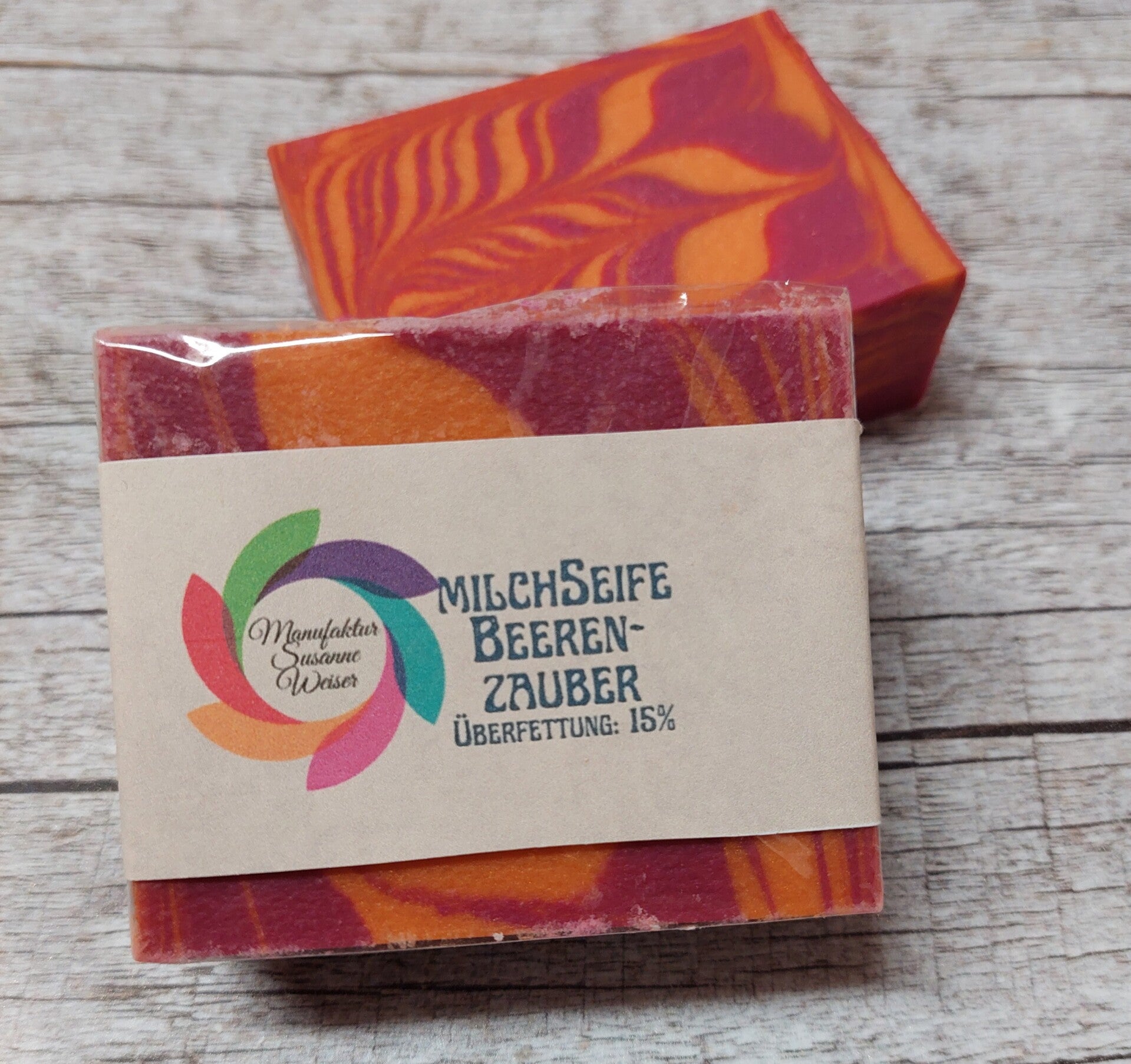 Milchseife "Beerenzauber" ÜF: 15 % Duft: schwarze Himbeere