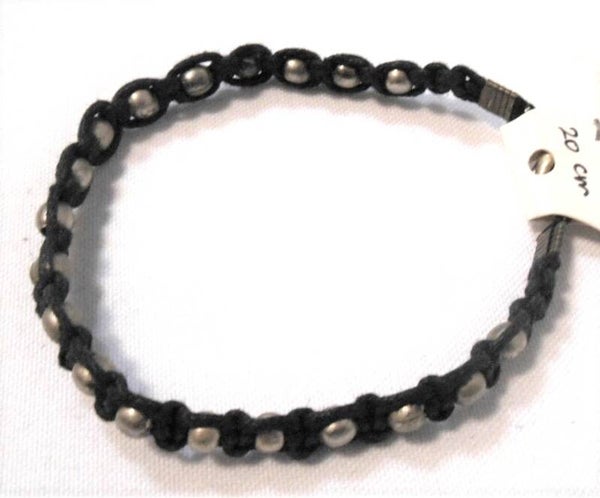 [3037]  Zwarte geknoopte armband met koperen kralen