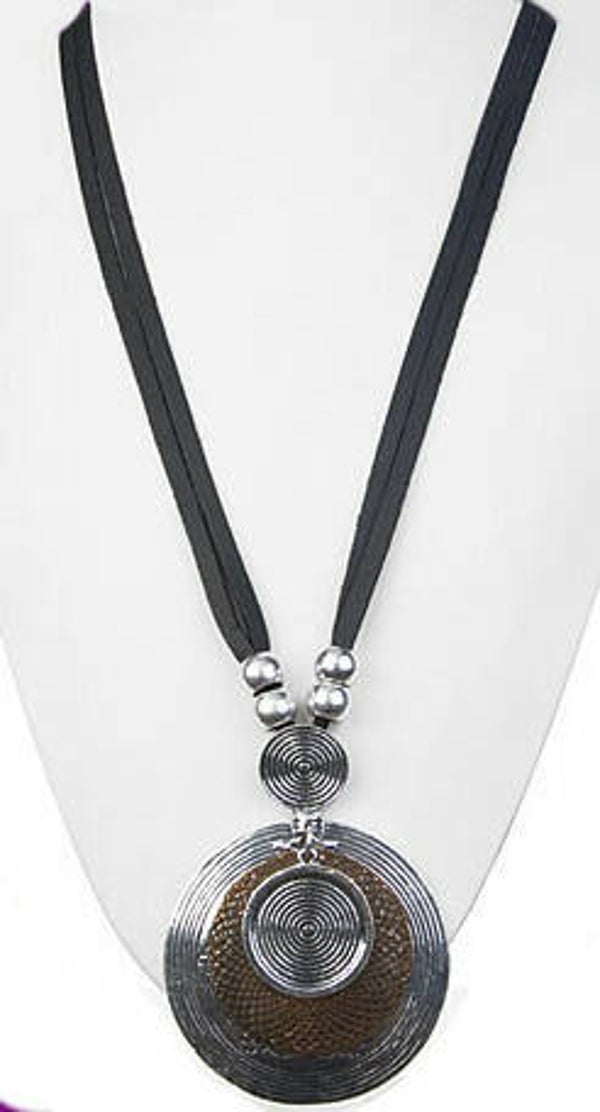 [8024]  Zwarte veter met grote hanger