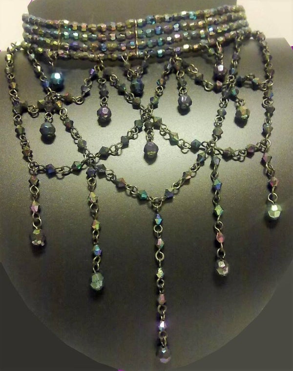 [8052]  Choker van kleine paars/blauwe kraaltjes 