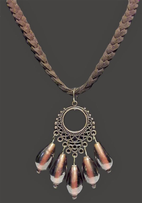 [8076]  Lange gevlochten bruine veterketting met hanger