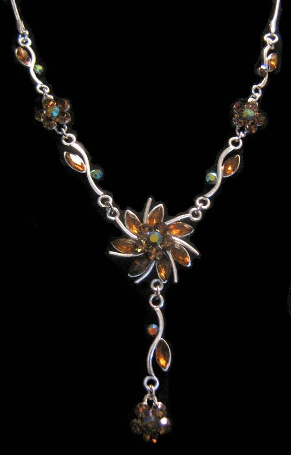 [8093]  Zilverkleurige ketting met bruine strass