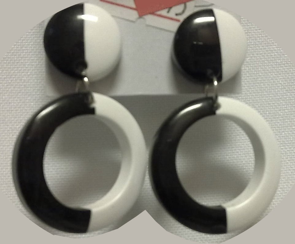 [10151]  Zwart/witte oorstekers 