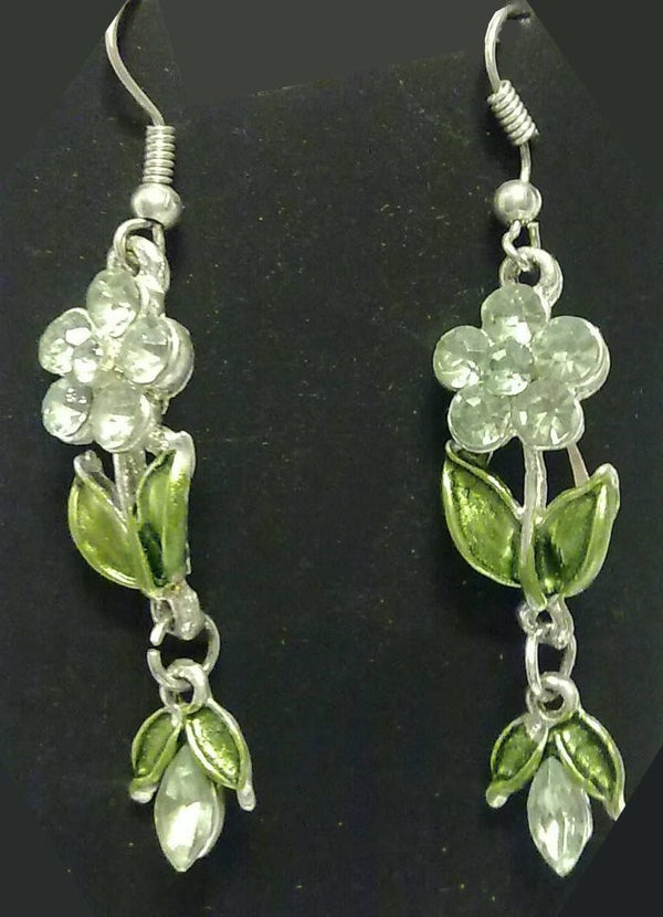 [10053]  Oorhangers met groene strass-bloempjes 