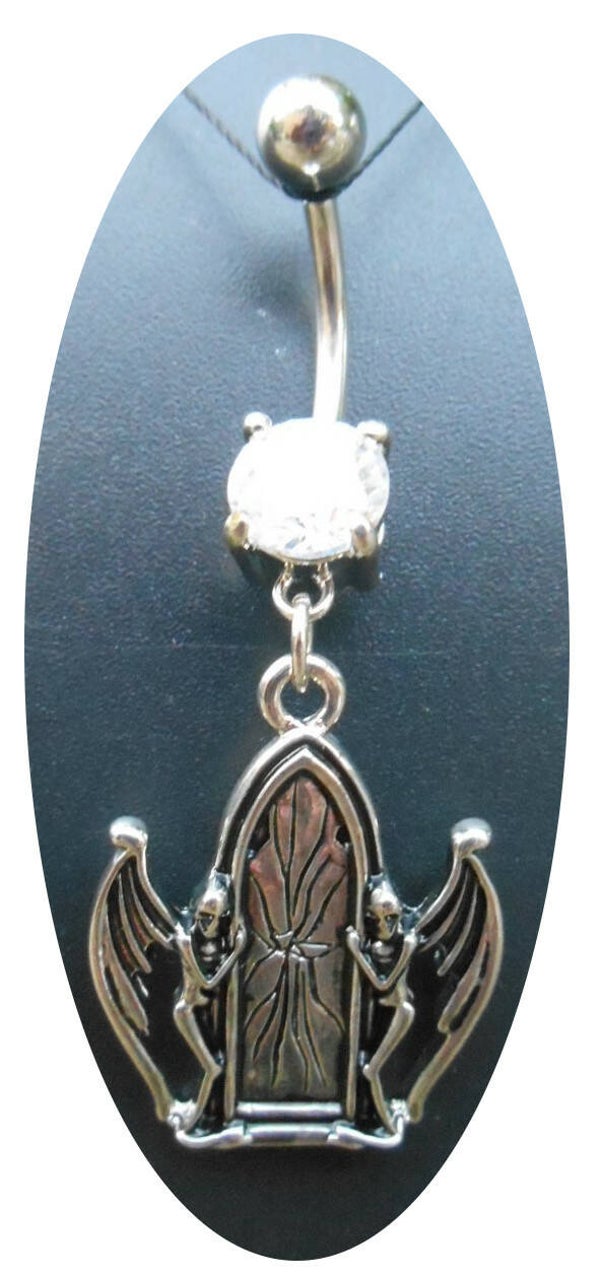 [14126]  Gothic navelpiercing 