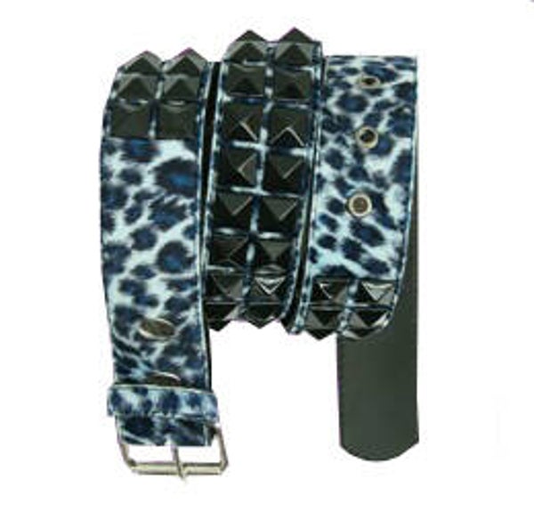 [2019]  Fluffy riem met zwart/witte luipaardprint en studs