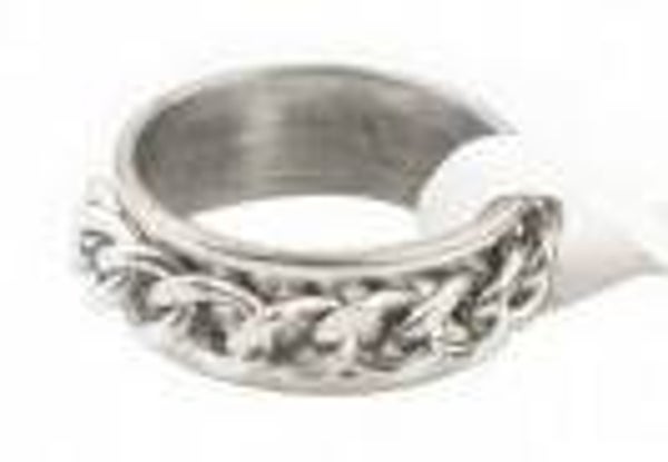 [12012]  Zilverkleurige ring (maat 17)