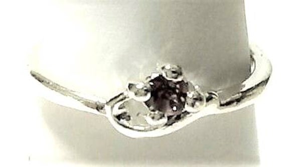 [12021]  Zilverkleurige ring met roze steentje (maat 17)