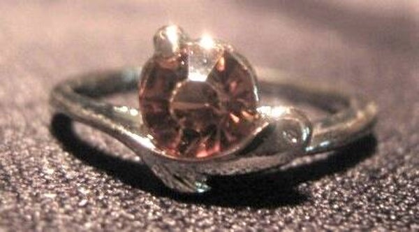 [12044]  Zilverkleurige ring met bruine strass (maat 16)