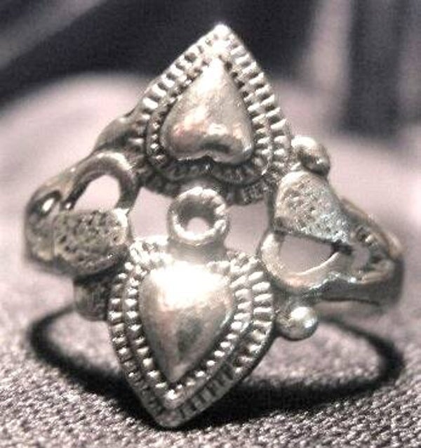 [12054]  Zilverkleurige ring (maat 18)