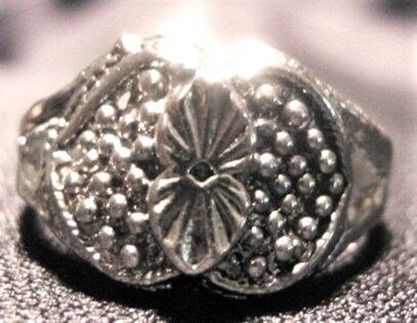 [12055]  Zilverkleurige ring (maat 18)