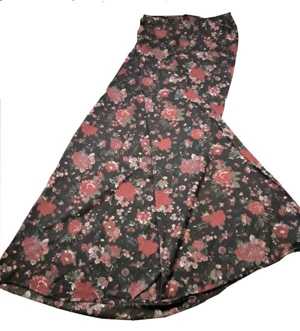 [16049]  Zwarte sjaal met bloemen