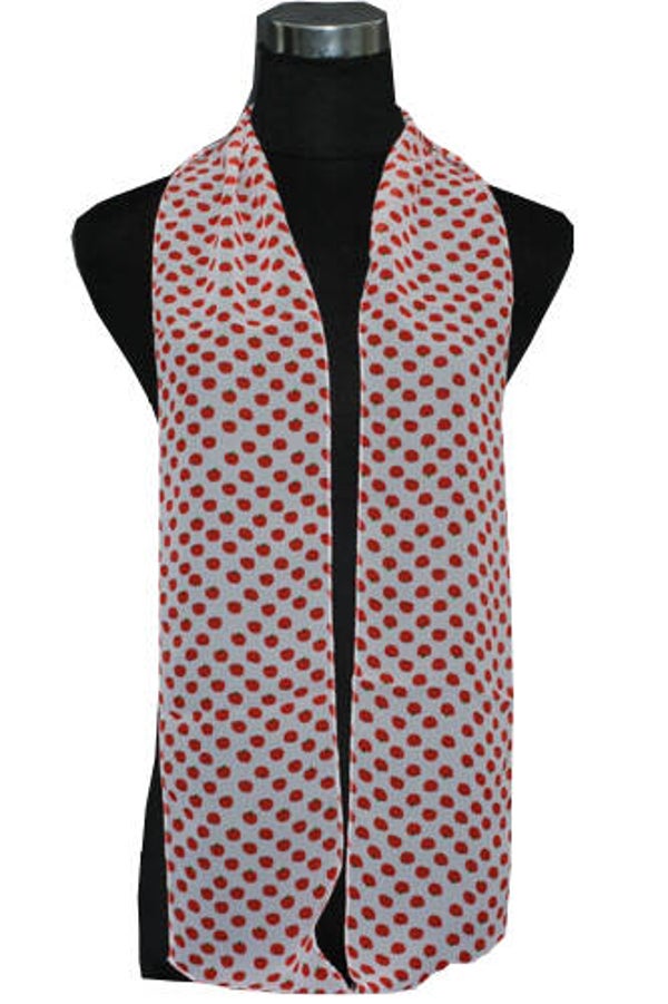 [16051]  Dunne witte sjaal met rode appeltjes